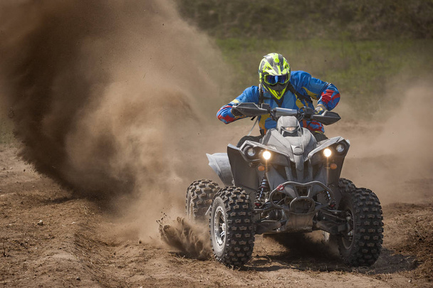ATV Rider toiminnassa
 - Valokuva, kuva