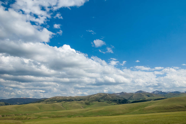 mountain, mount, hill. Kazakhstan. Tien Shan. Assy plateau - Foto, Imagen