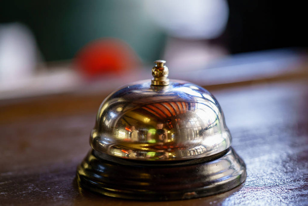 Service bell at the restaurant. Call at the bar counter. - Valokuva, kuva