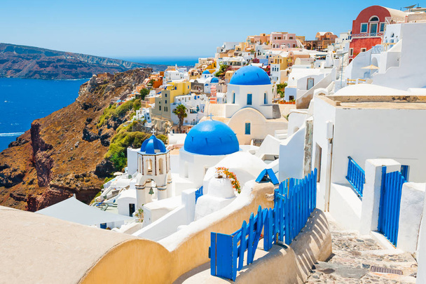ギリシャ、サントリーニ島のパノラマ風景。美しい夏の風景、海の眺め. - 写真・画像