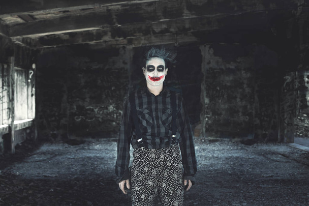 traje de palhaço assustador escuro
 - Foto, Imagem
