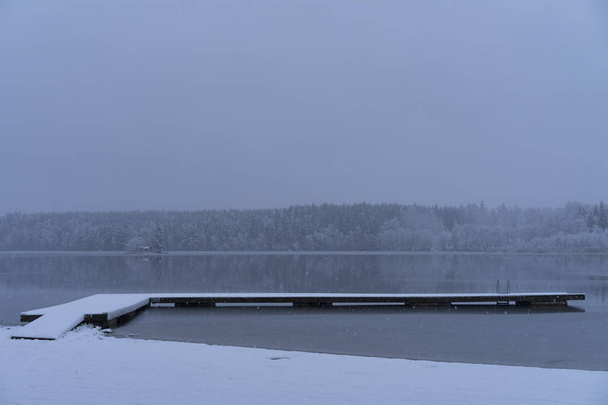 winterlandschap in lake - Katrineholm, Zweden  - Foto, afbeelding