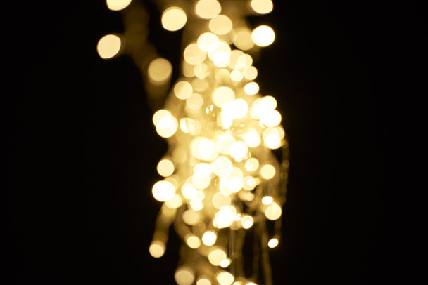 szép fényes defocused arany bokeh-fekete háttér - Fotó, kép