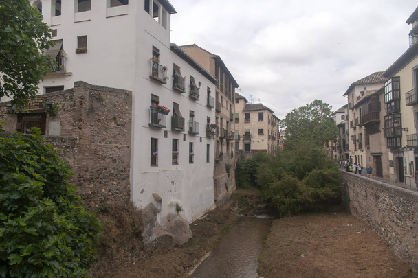 Spacer uliczkami starej dzielnicy Albaicin, Granada - Zdjęcie, obraz