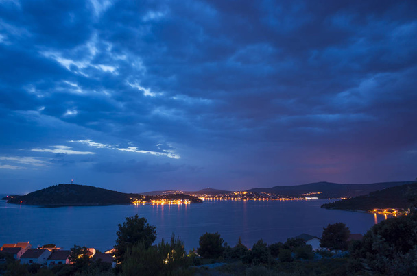 Ilta Adrianmerellä Kroatiassa, Euroopassa
. - Valokuva, kuva