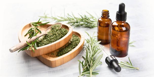 Natural rosemary essential oil with fresh rosemary twigs  - Foto, Imagen