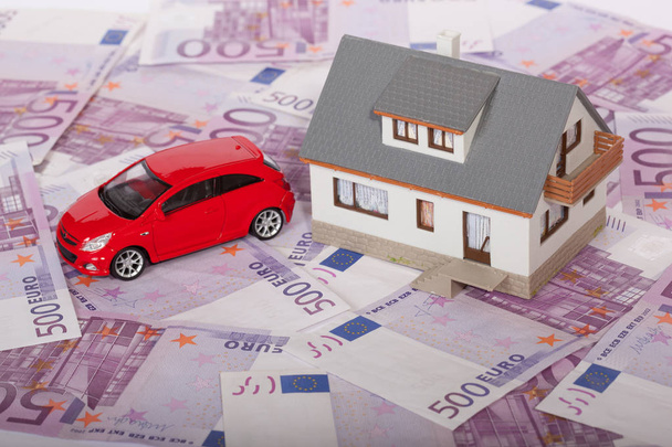 Model house, car and five hundred euro banknote  - Foto, Imagen