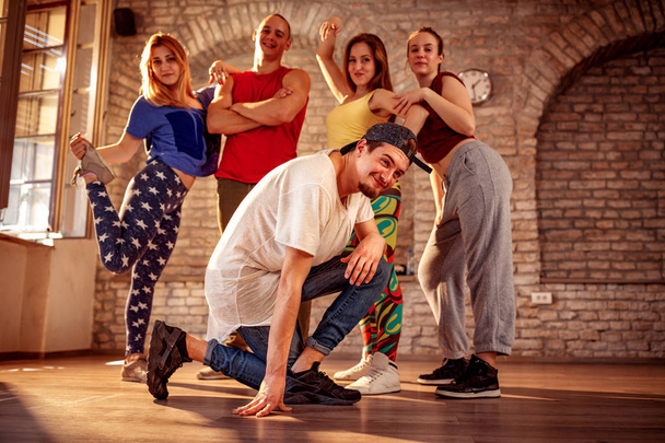 Passion dance team - hip hop break dancing moves - Φωτογραφία, εικόνα