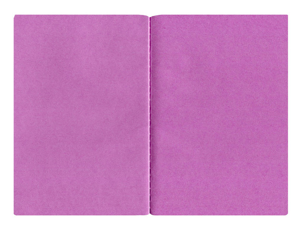 Ouvre le carnet violet. Livre de couverture vide violet. Papier violet isolé sur fond blanc
 - Photo, image