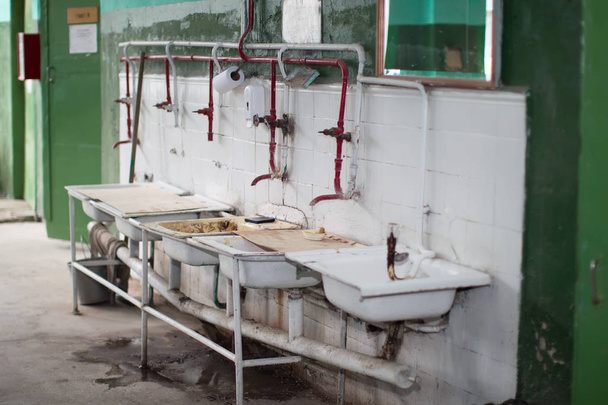 Staré umyvadlo v továrně - Fotografie, Obrázek
