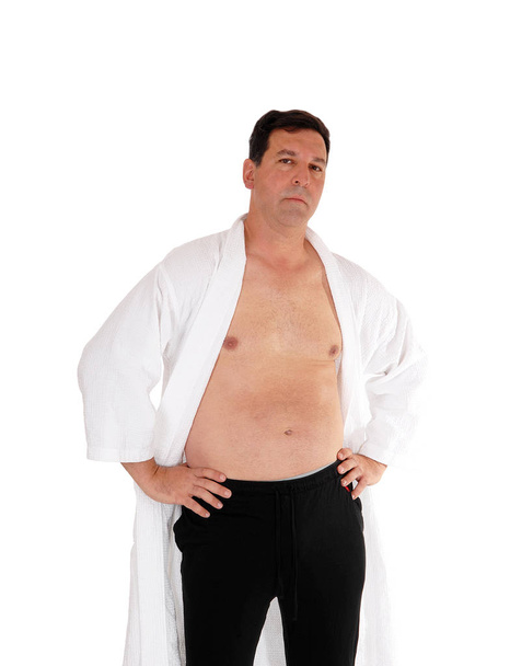 Przystojny mężczyzna stojący w biały szlafrok i bez koszuli wit - Zdjęcie, obraz