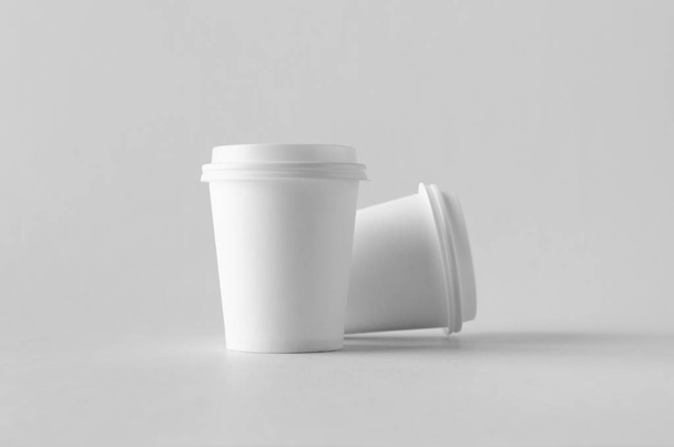 8 oz. white coffee paper cup mock-up with lid. - Fotoğraf, Görsel