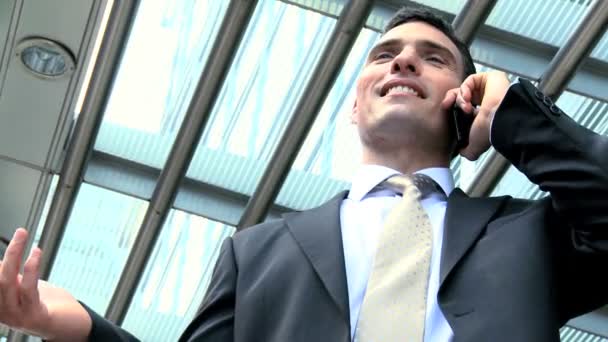 Ambitious young city businessman working on a mobile(cell) phone - Metraje, vídeo