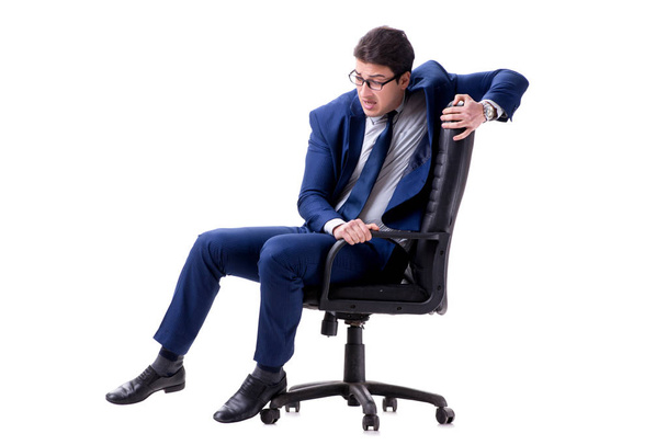 Biznesmen, siedząc na fotelu biurowym na białym tle - Zdjęcie, obraz