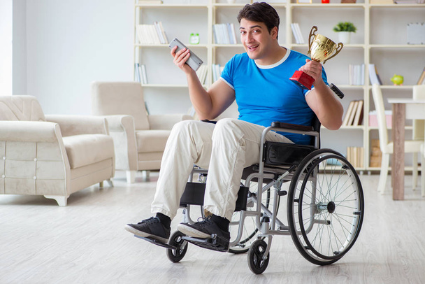 Disabled man watching sports on tv - Zdjęcie, obraz