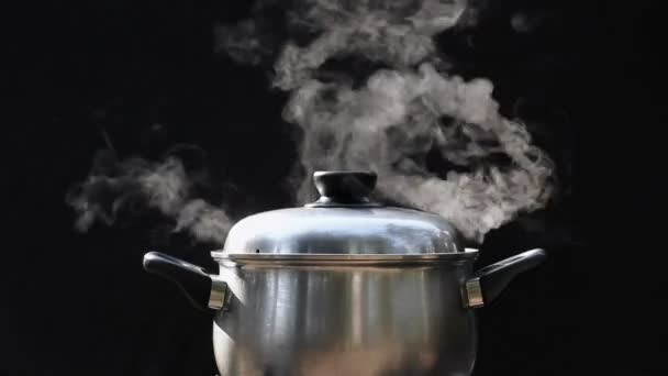 Dampf auf Topf in Küche - Filmmaterial, Video