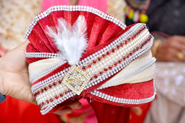 Sehra για γαμπρός στην παραδοσιακή ινδική γαμήλια τελετή - Φωτογραφία, εικόνα