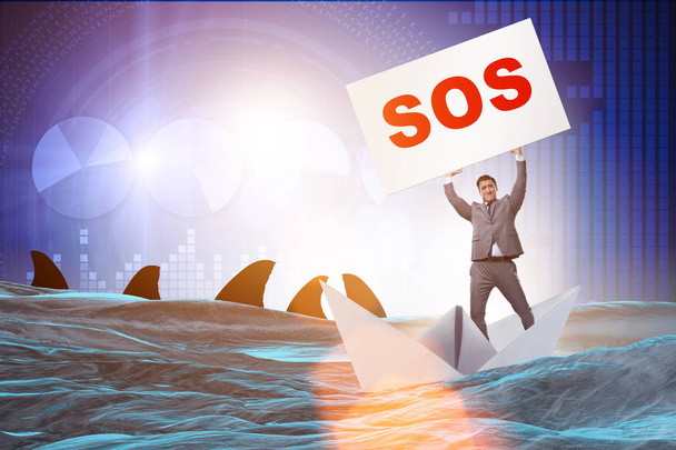 Uomo d'affari che chiede aiuto con il messaggio SOS sulla barca - Foto, immagini