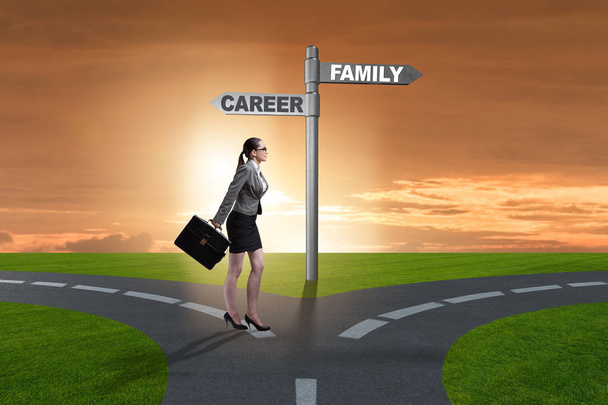 Bedrijfsleven of evenwicht tussen werk en gezin - Foto, afbeelding