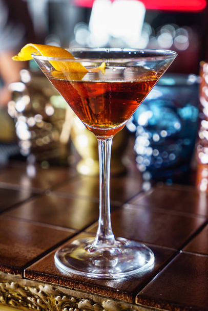 cocktail in the bar, close up - Fotoğraf, Görsel