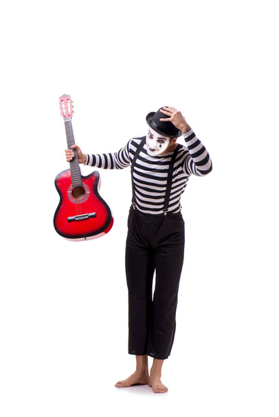 Mime tocando guitarra isolada no branco - Foto, Imagem