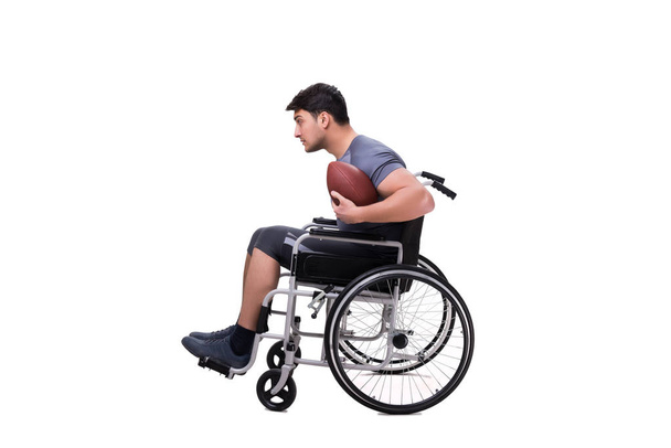 Jalkapalloilija toipumassa pyörätuolissa tapahtuneesta loukkaantumisesta
 - Valokuva, kuva