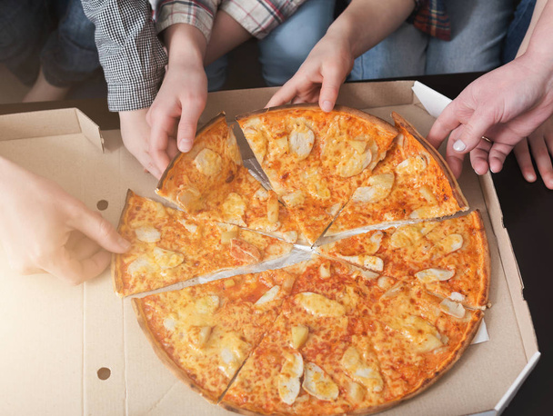 People hands taking pieces of italian pizza - Foto, Imagem