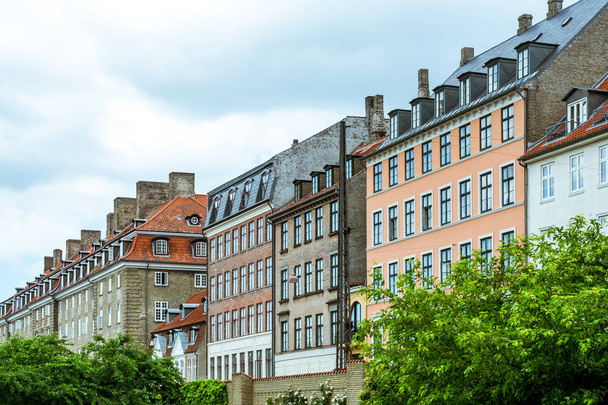 A row of colourful houses, in Copenhagen, Denmark, on a cloudy day - Foto, Bild