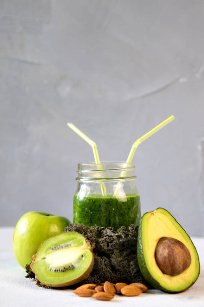 Healthy green smoothie vegetables and fruits - Foto, imagen