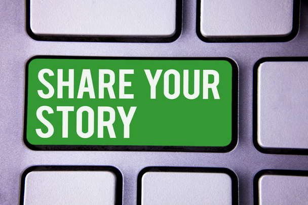 Tekst pisma ręcznego pisania Share Your Story. Pojęcia, co oznacza, że dwa słowa doświadczenie opowiadanie Nostalgia myśli pamięci osobiste biały tekst zielony zakładka przycisk klucz naciśnij komputera klawiatura pracy - Zdjęcie, obraz