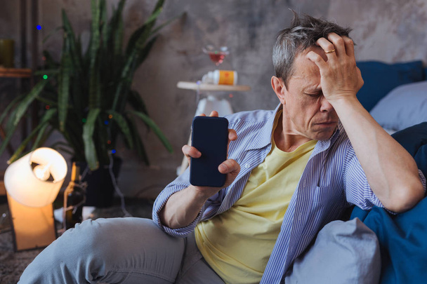 Regretting mature man finding out messages - Foto, Bild