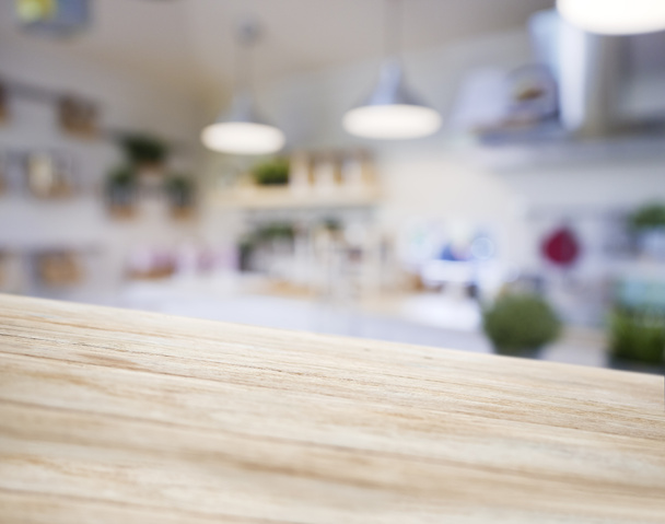 Táblázat felső fa counter Blur konyha kamra polc és háttér világítással  - Fotó, kép