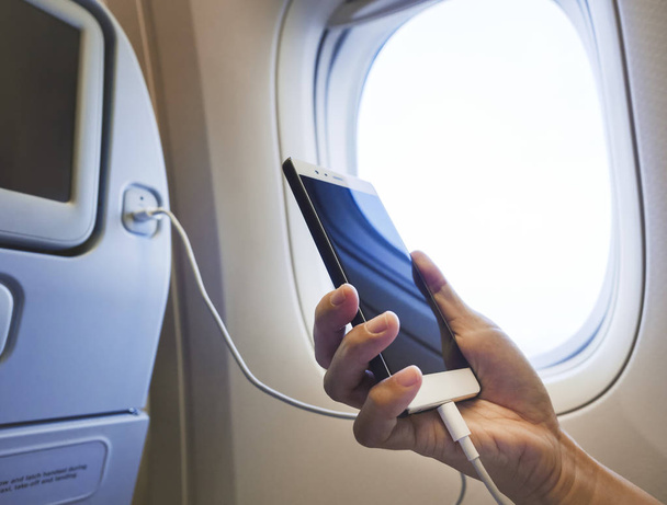 Uçak uçuş ekipman el cep telefonu Usb şarj kablosu cihazı ile - Fotoğraf, Görsel