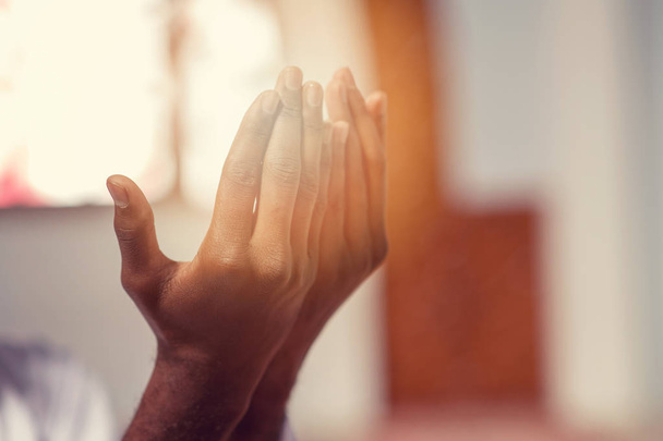 Hand of muslim black man people praying with mosque interior background - Foto, immagini