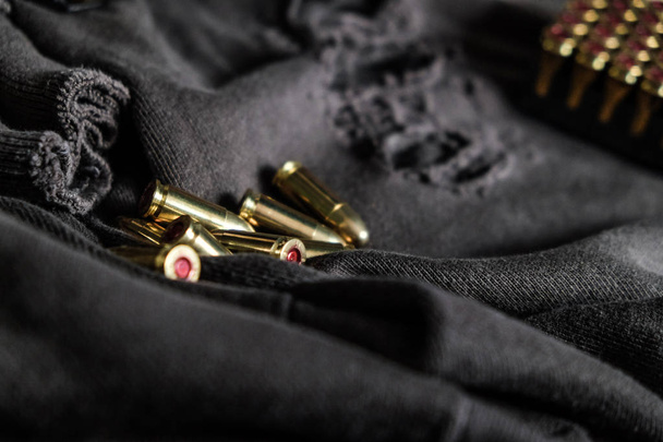 Vollmetalljacke 9mm Ruger Bullet auf Stoff Textur Armobjekt - Foto, Bild
