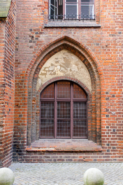 Fechado janela da igreja velha
 - Foto, Imagem