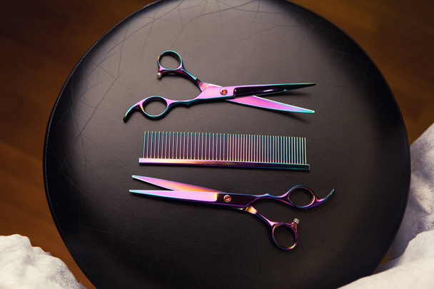 зачіска інструменти ножиці студія
 - Фото, зображення