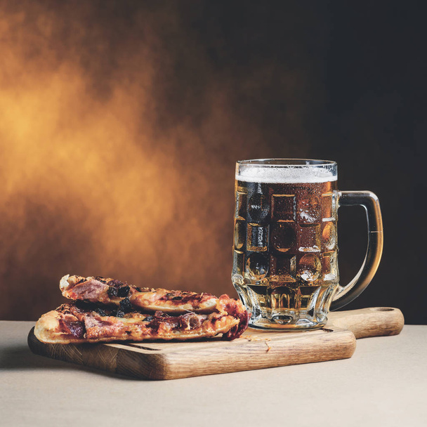 Slice of delicious homemade pizza served with light cold beer on - Foto, immagini