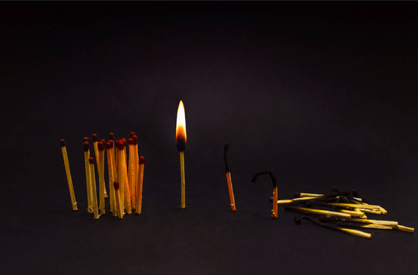 Matches depicting the actions of people - Fotó, kép