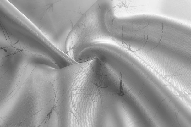 Lágy fókusz selyem szövet fekete-fehér, a vonalak mintázata létre saját trend, a fekete és fehér geometriai nyomott selyem festett mintával egy nem szabványos minimalista megjelenés - Fotó, kép