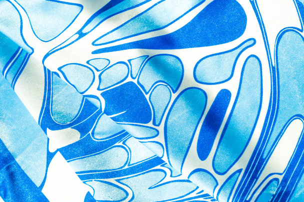 Textura, fundo, padrão. O lenço de seda de uma mulher. Xale padrão abstrato, padrões azuis em um fundo branco
 - Foto, Imagem