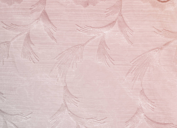 テクスチャ、背景、パターン。パステル ピンクのチュール。ピンク色の生地の抽象的な背景は。ピンクの生地、パステル トーンの柔らかい風合い。ぼろぼろのシックなスタイル。背景としてしわくちゃチュール. - 写真・画像