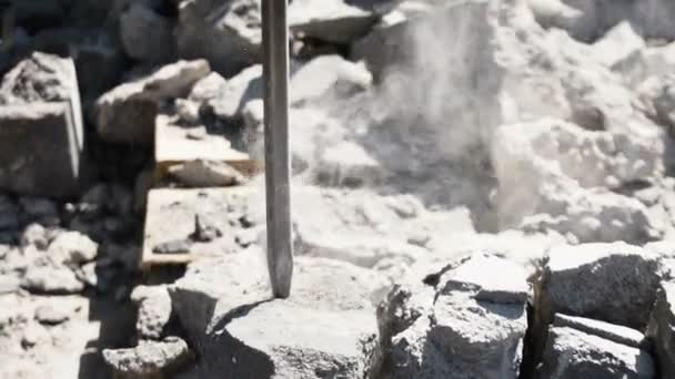 Destruir de hormigón con un martillo neumático
 - Metraje, vídeo