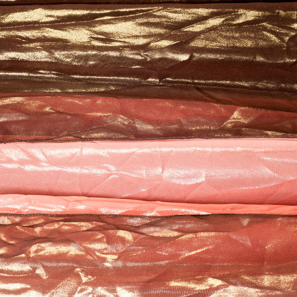 rosafarbener, transparenter Stoff. Textur. Gewand. im Atelier fotografiert - Foto, Bild