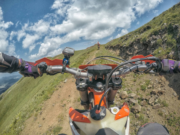 Extreme Adventure traveller with the dirt bike Enduro in high Caucasus mountains - Foto, Bild