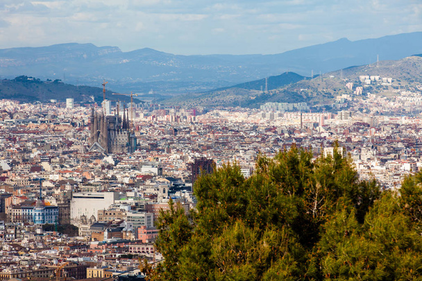 Barcelona city, Montjuic kastély látható - Fotó, kép
