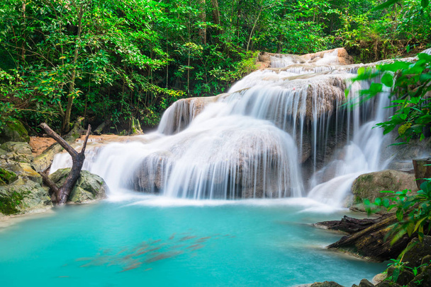 Cachoeira no Parque Nacional de Erawan, Kanchana buri, Tailândia
 - Foto, Imagem