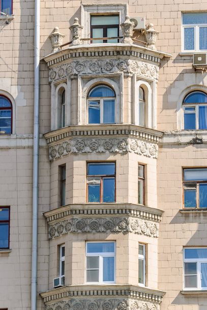 Bay Windows of the ten-storey brick residential apartment house on Prospekt Mira was Built in 1959. Moscow, Russia - Photo, Image