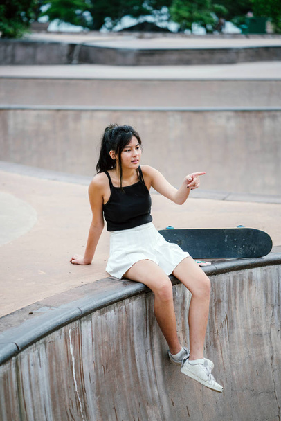 Portrait of Asian Chinese girl with skate in skatepark - Φωτογραφία, εικόνα