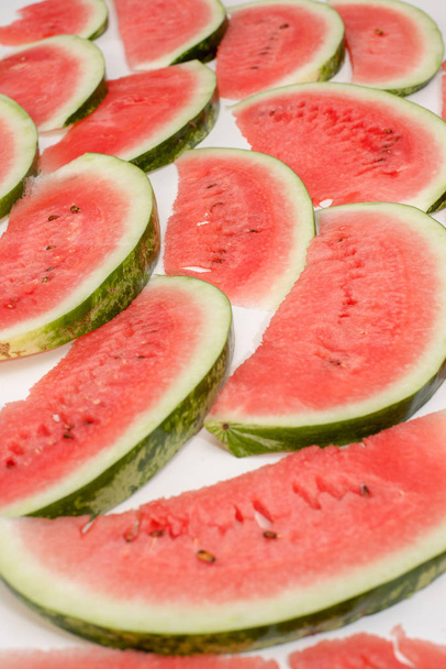 Slices of red delicious juicy watermelon - Foto, afbeelding